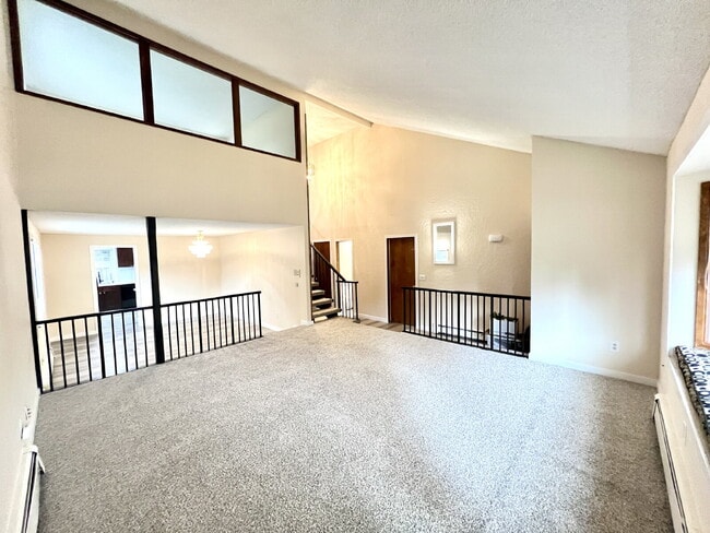 Building Photo - Spacious Living, Functional Comfort & Unbeatable Convenience