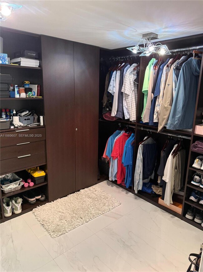 Building Photo - 400 Sunny Isles Blvd