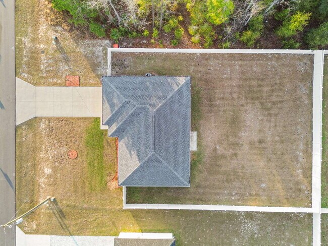 Building Photo - 3BR, 2BA Available Now with Fenced Yard and New Floors, North Marion Oaks