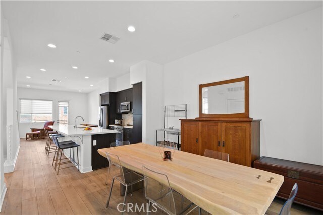 Building Photo - 257 Elm Ave