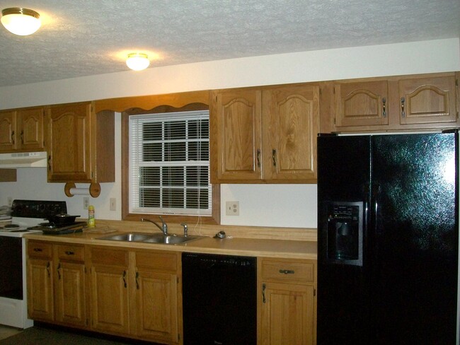 Building Photo - 7111 Foxlair Dr
