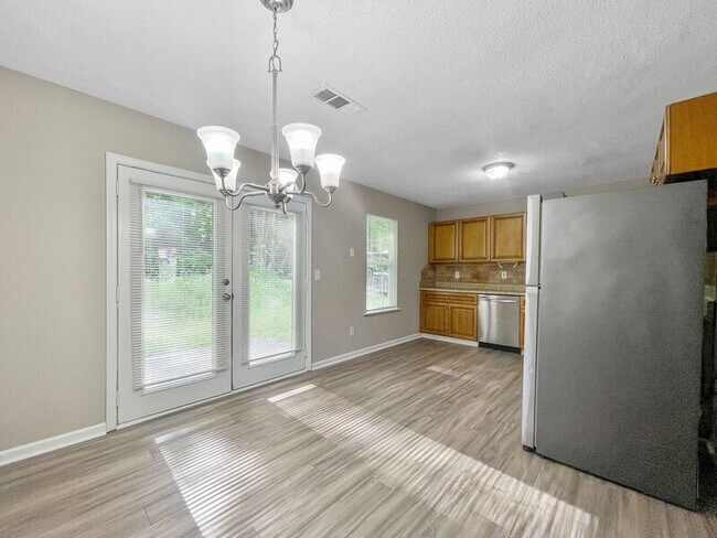 Building Photo - 2135 Valley Oaks Dr SE