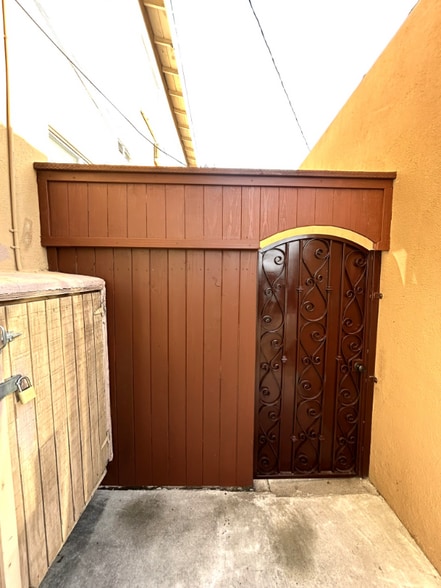 Building Photo - 4021 S Centinela Ave