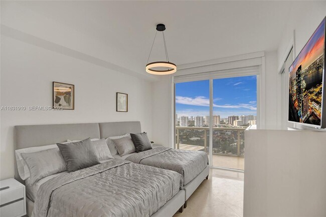 Building Photo - 18101 Collins Ave