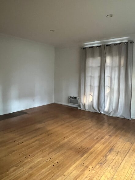 Building Photo - 330 N Palm Dr