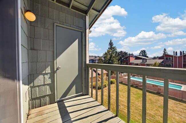 Building Photo - Your New Auburn Home Awaits — Bright 2BR Condo with Balcony & Pool Access