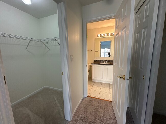 Building Photo - 2600 Providence Ave