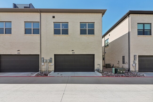 Building Photo - 615 Arapaho Dr
