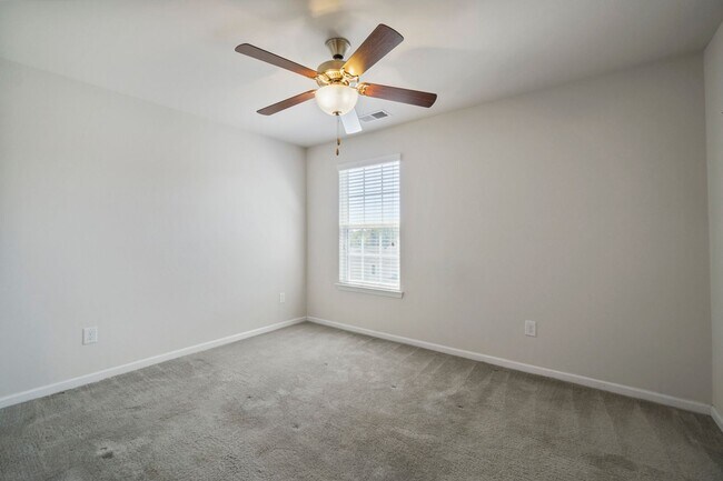 Building Photo - Enjoy the Community's Resort Like Living!