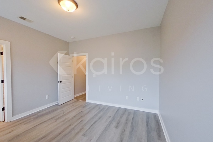 Building Photo - 180 White Oak Cir