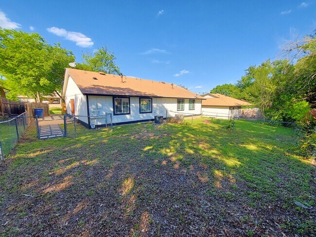 Building Photo - 111 Meteor Dr