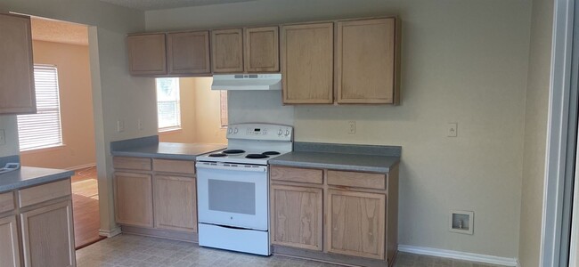Building Photo - 3 br, 2.5 bath House - 8615 Cross Spring