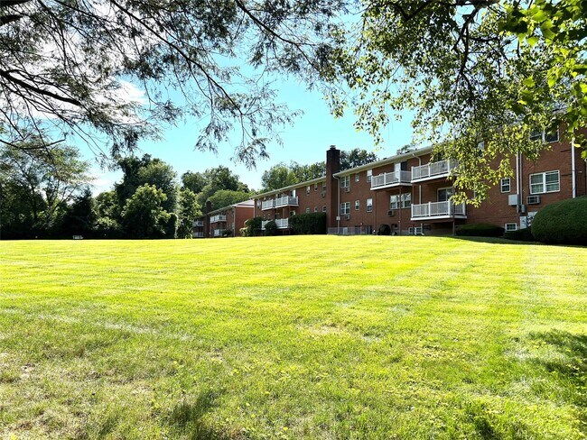 Building Photo - 107 Nottingham Rd