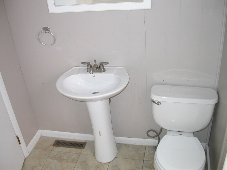 Building Photo - 110 Stone St