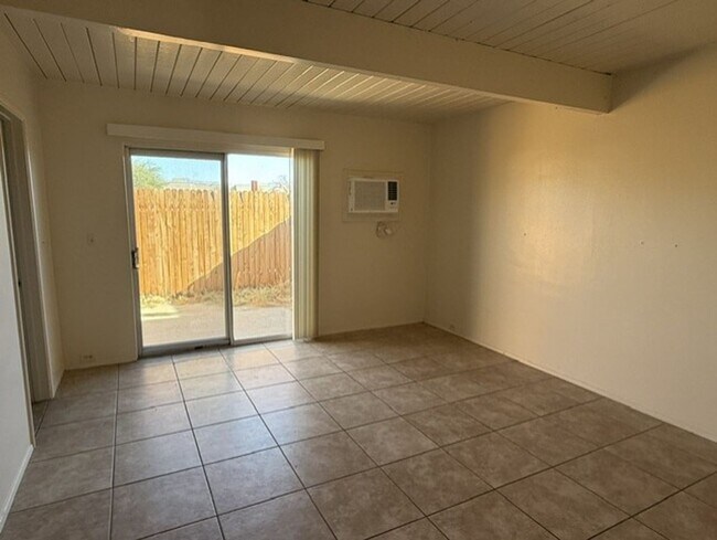 Building Photo - 3750 E Calle De Ricardo