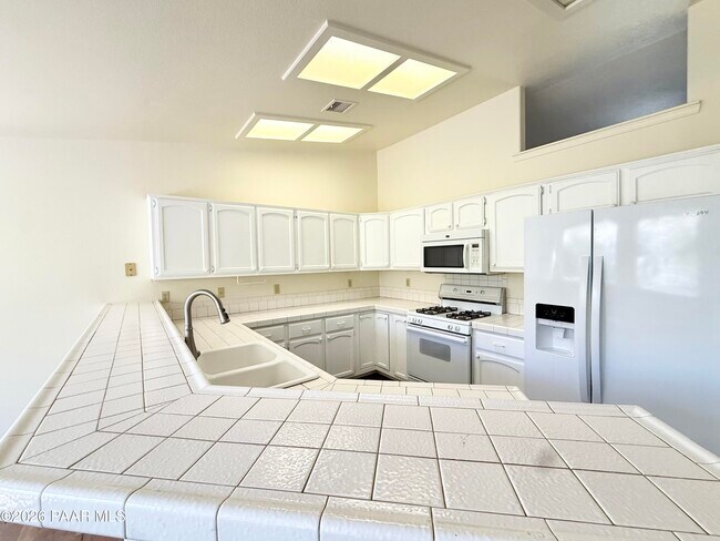 Building Photo - 352 Prescott Dr