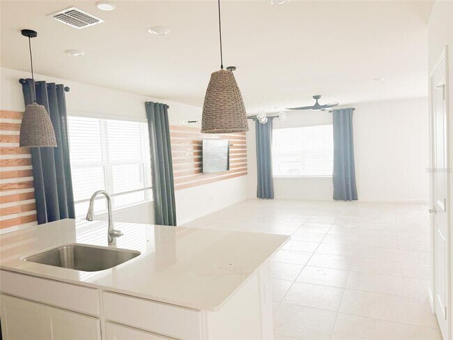 Building Photo - 1889 Summer Serenity Dr