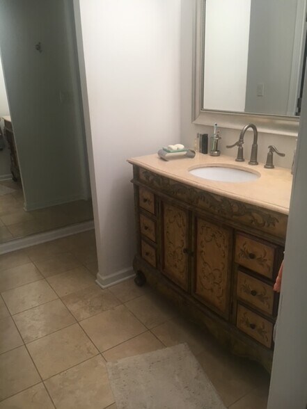 Master Bath - 1250 Park Ave W
