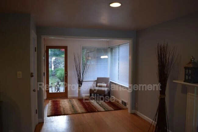 Building Photo - 4421 29th Ave W