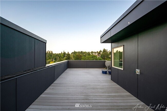 Building Photo - 3Bd/2.5Ba Seattle Townhome
