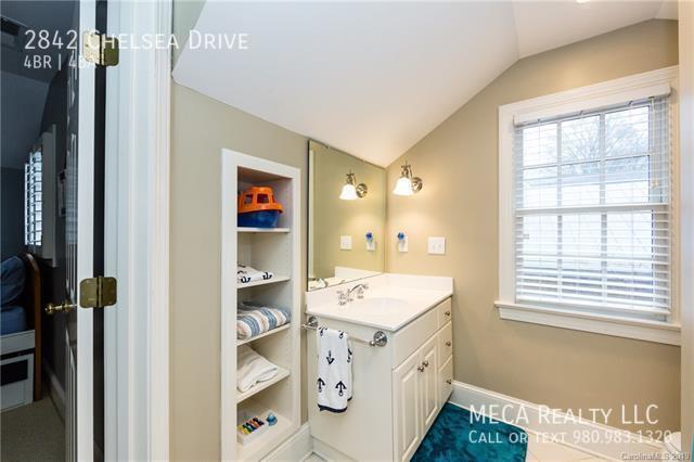 Building Photo - 2842 Chelsea Dr