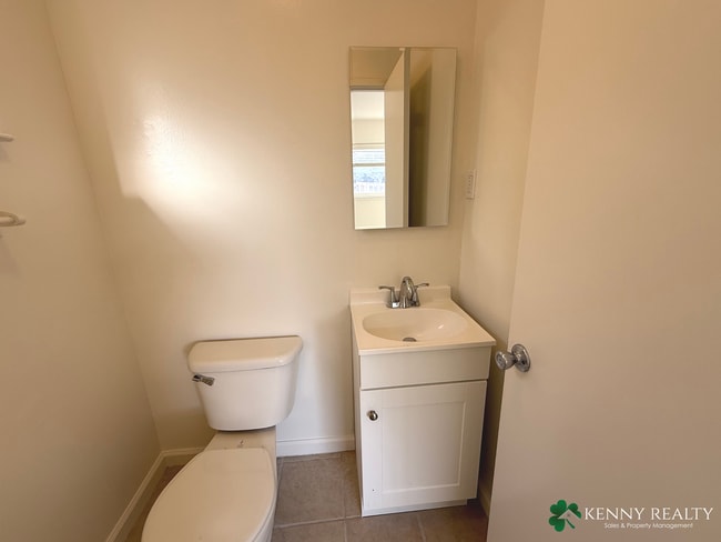 Building Photo - Renovated 3BR Duplex Home – Garage, Laundry, Parking