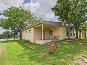 Building Photo - "Charming Furnished 1/1 in Stonewall, TX"