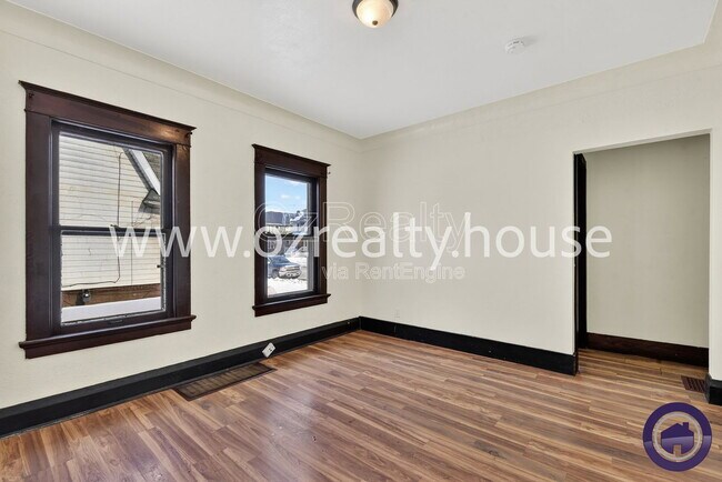 Building Photo - 834 Oak St