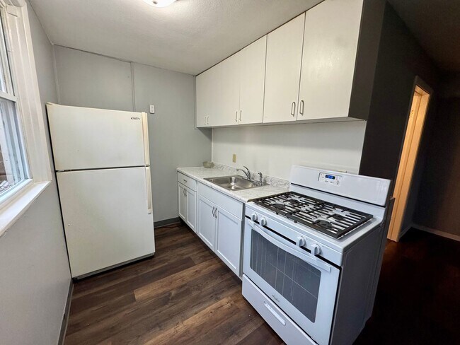 Building Photo - 1811 13th Ave