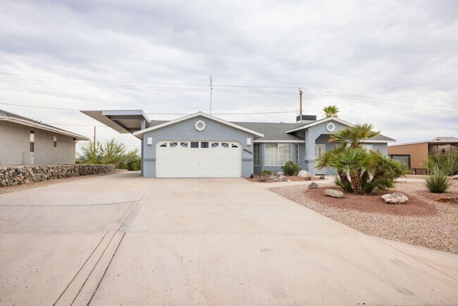 Building Photo - 3 BEDROOM 2 BATH 2 CAR GARAGE POOL HOME W/...