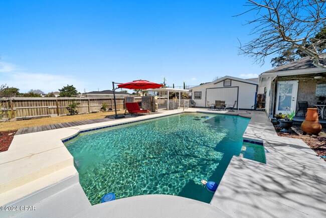 Building Photo - 412 Lantana St