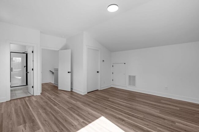 Building Photo - 1318 E Lenoir St