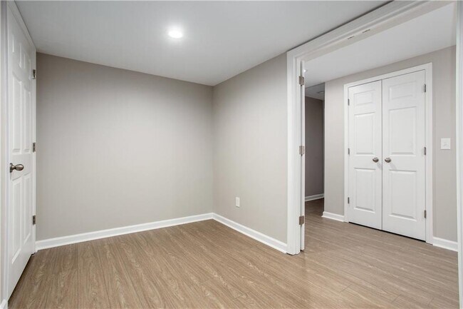 Building Photo - 5647 Queensborough Dr