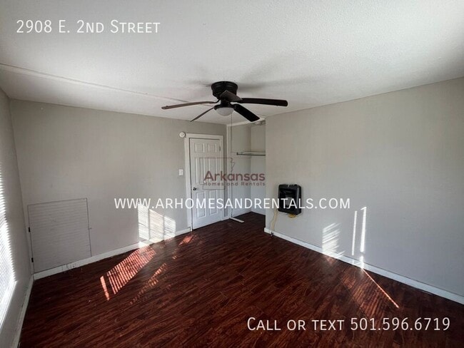 Building Photo - 2908 E 2nd St