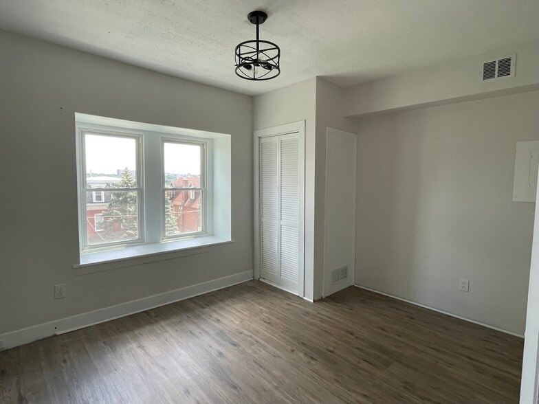 Front Bedroom - 211 Sumac St