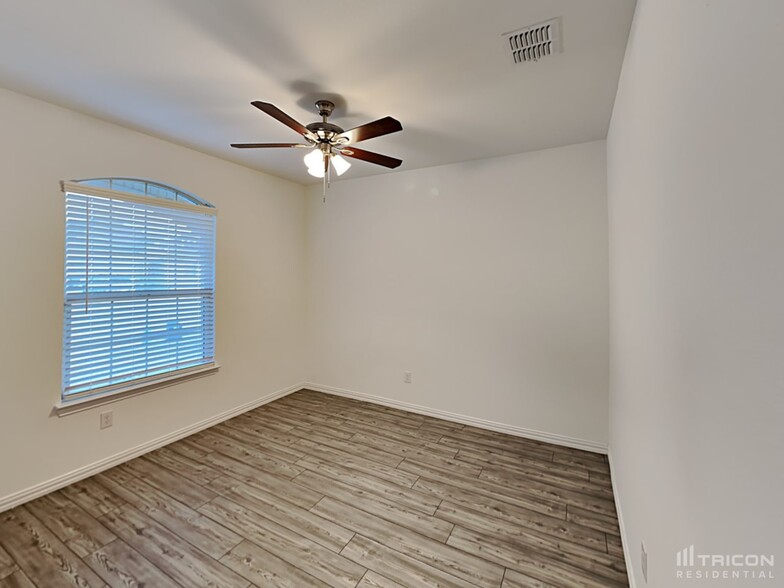 Building Photo - 2513 Starwater Dr