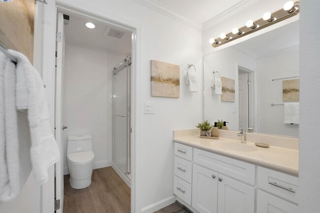 Building Photo - Gary VIlla