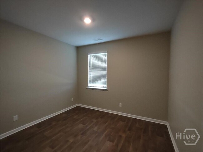 Building Photo - 378 Hogan Dr