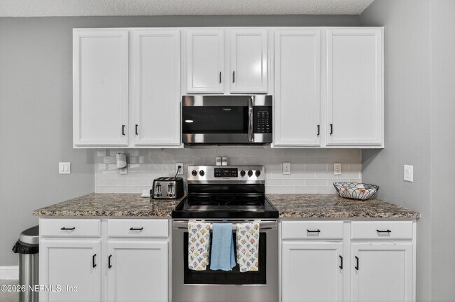 Building Photo - 2038 Creekmont Dr