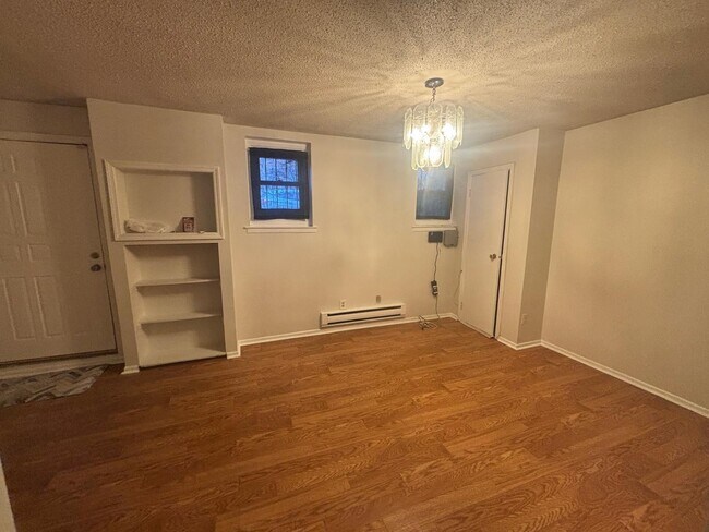 Building Photo - 216 Christopher Columbus Dr