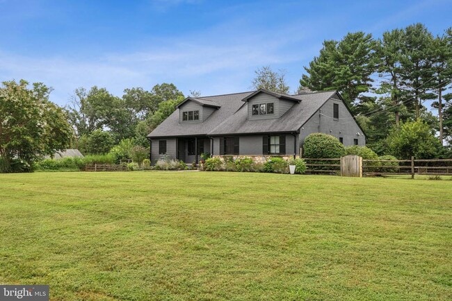 Building Photo - 1720 Marymont Rd