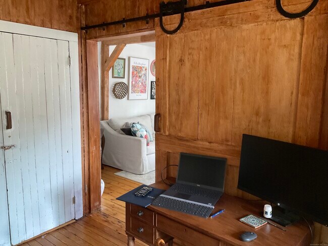 Building Photo - 14 High St