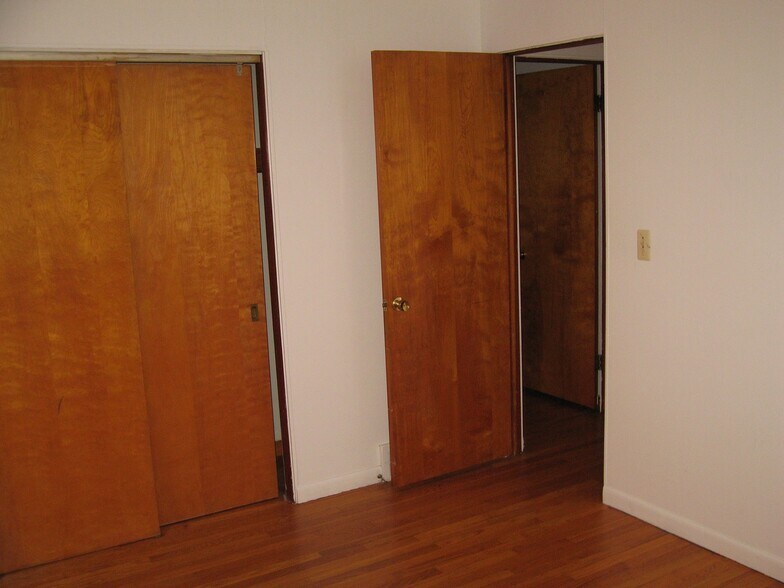 Building Photo - 115 Grandview Dr