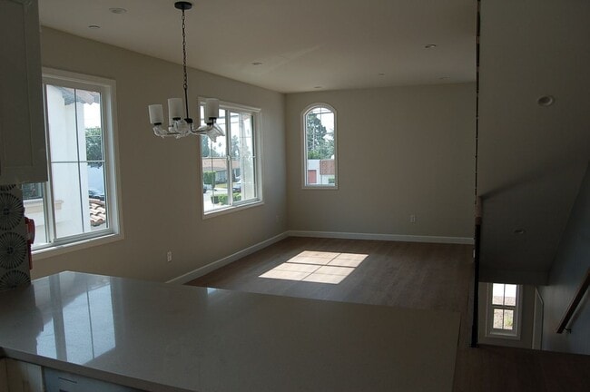 Building Photo - 425 W Duarte Rd
