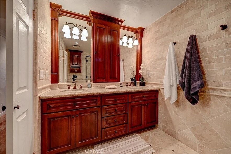 Building Photo - 15335 Magnolia Blvd