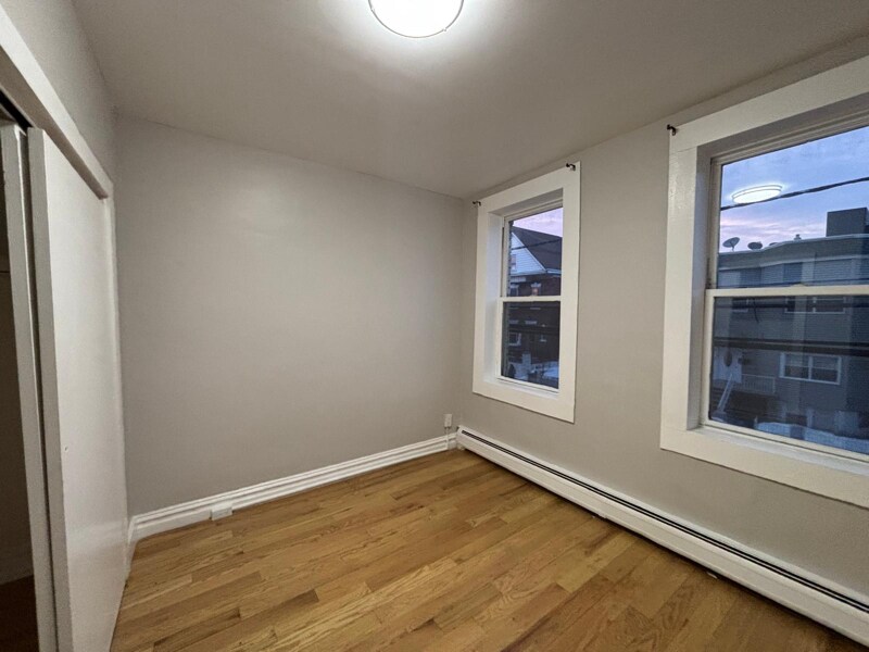 Building Photo - 407 61st St