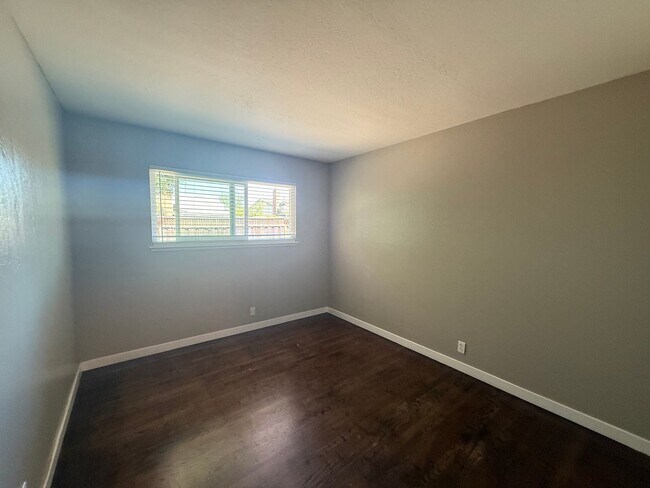 Building Photo - CAMPBELL - Open floor plan with separate f...