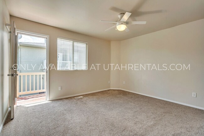 Building Photo - 6623 Blue Iris Dr