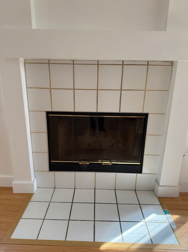 Building Photo - Stylish Single-Story Home with A/C & Firep...