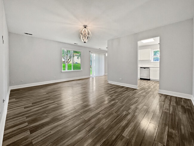 Building Photo - 24W500 Seabrook Ct